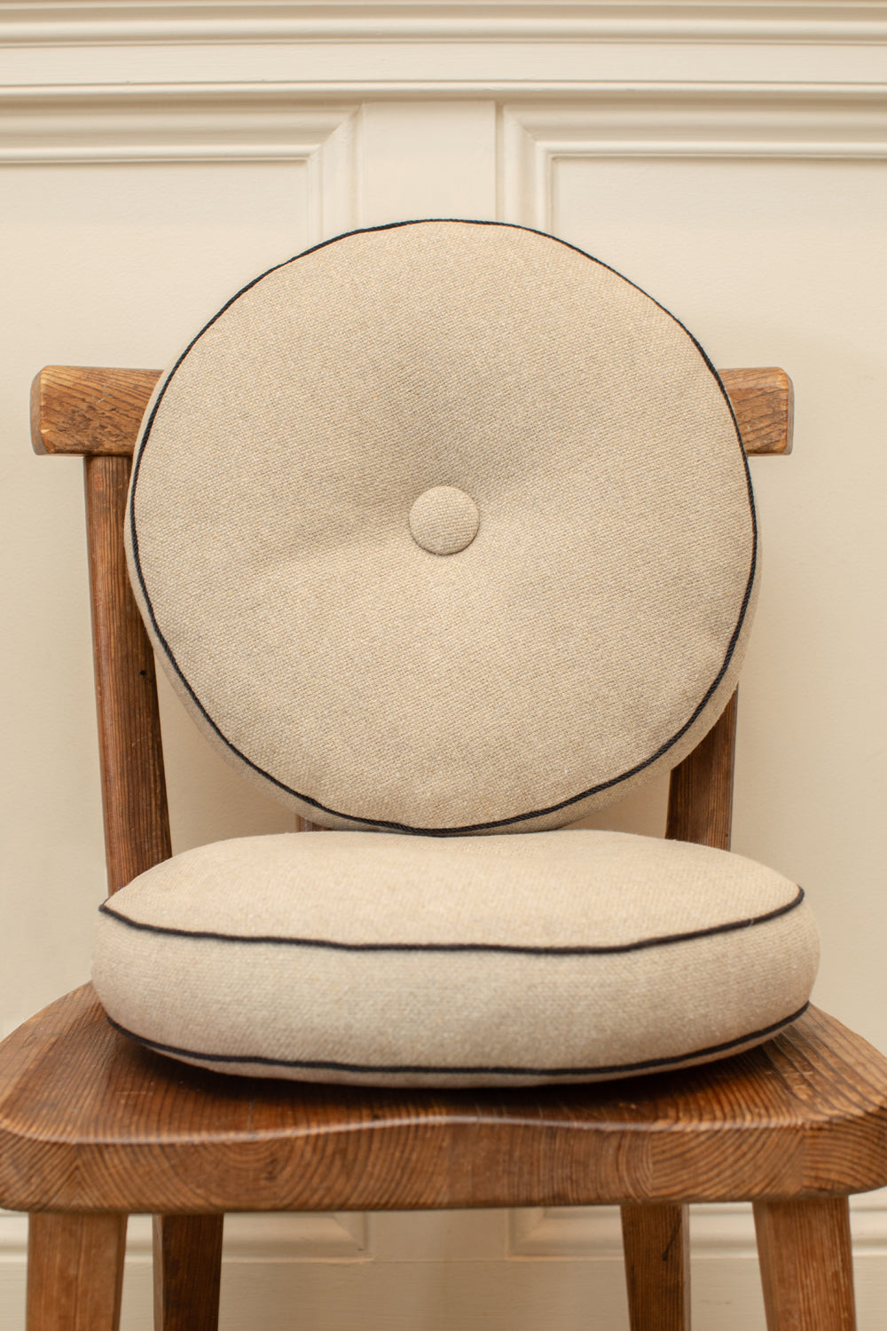 Neutral BDDW Fabric with Piping Circular Pillow