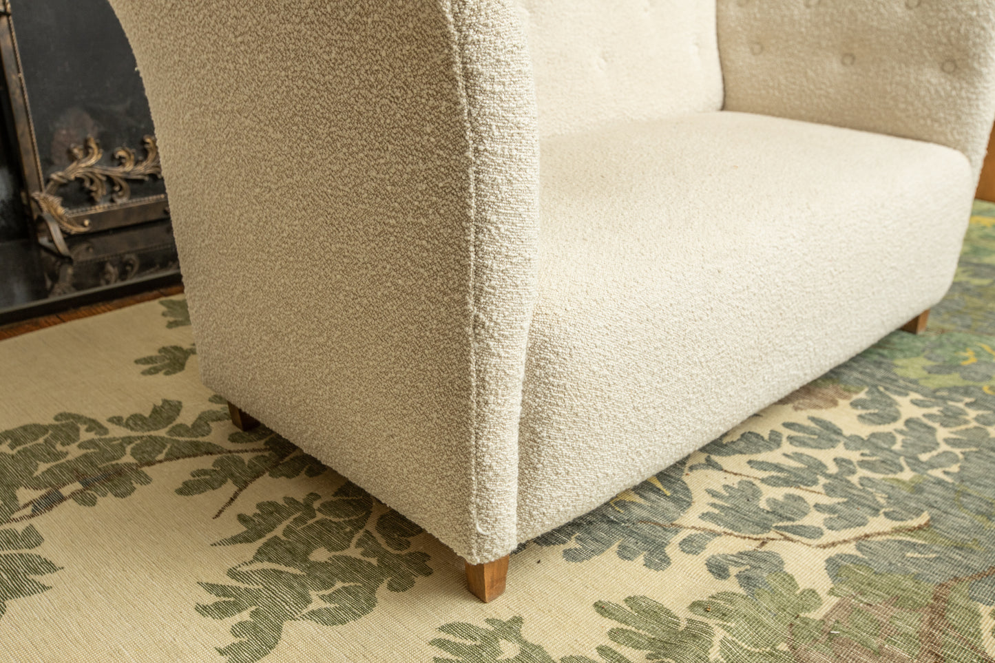 Cream Tufted Settee in the Manner of Paolo Buffa